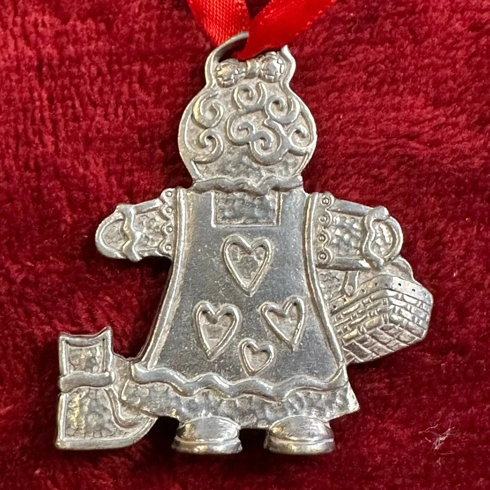 Vintage Silver Tone Gingerbread Girl‎ Christmas Ornament with Cat and Basket 2